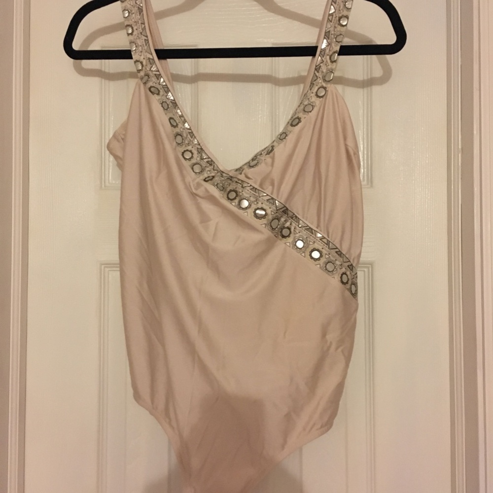 Gottex•NWT•Lycra•Women’s Size 24•1 Piece•Off White with Silver Trim•Soft Cup